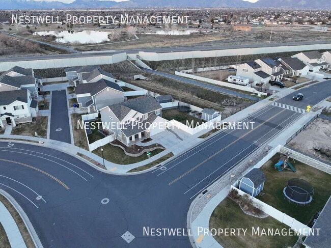 Building Photo - 1508 Waterfront Dr