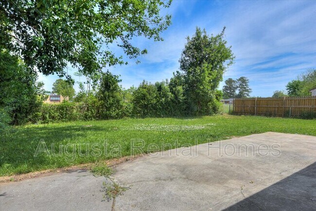 Building Photo - 623 Aiken St