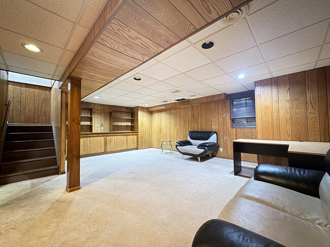 Building Photo - 1527 Mohawk Trail