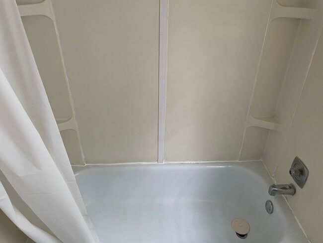 tub - 44 Martinview Rd