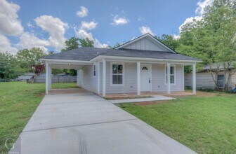 Building Photo - New New New