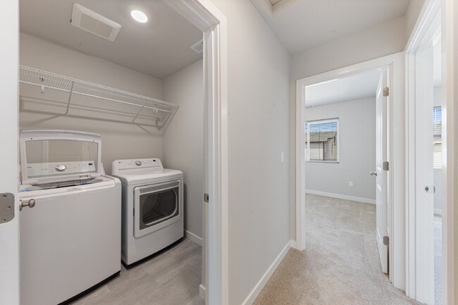 Building Photo - Newly Constructed 3 bedroom, 2.5 Bathroom home with luxury finishes!