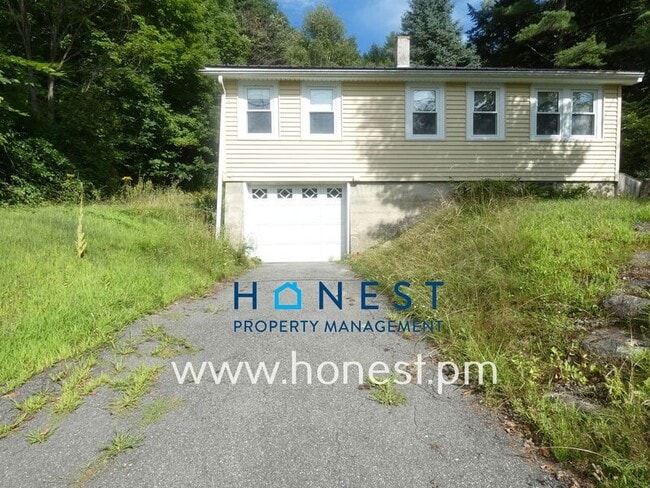 Building Photo - 523 Memorial Dr