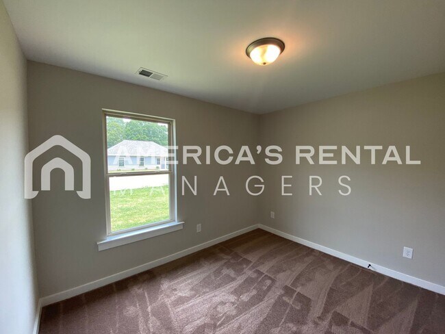 Building Photo - Home for Rent in Talladega, AL!!! Availabl...