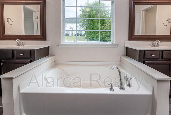 Building Photo - 127 Blossom Ridge Dr