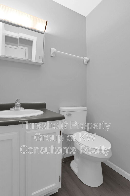Building Photo - 2522-2524 Weyburn Road - 2524