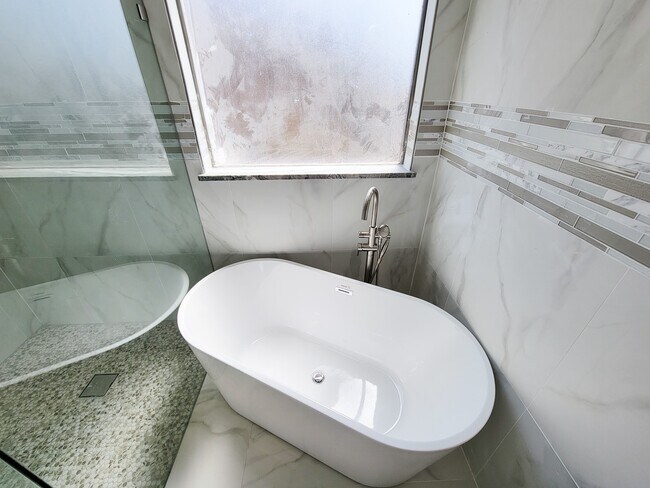 Building Photo - 24534 San Pellino Dr