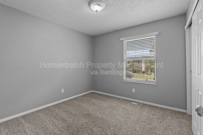 Building Photo - 33 Pershing Lake Dr