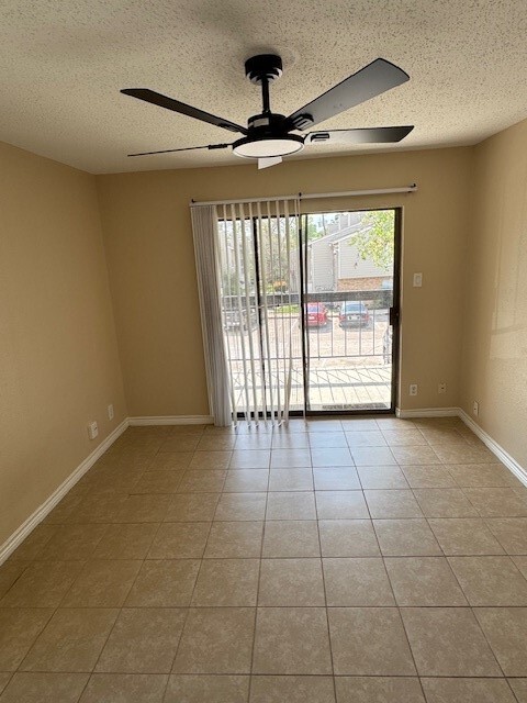 Building Photo - 17401 Red Oak Dr