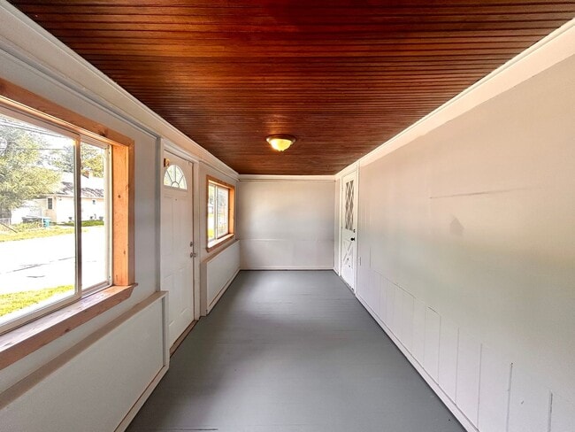 Building Photo - Three Bedroom Home in Muskegon
