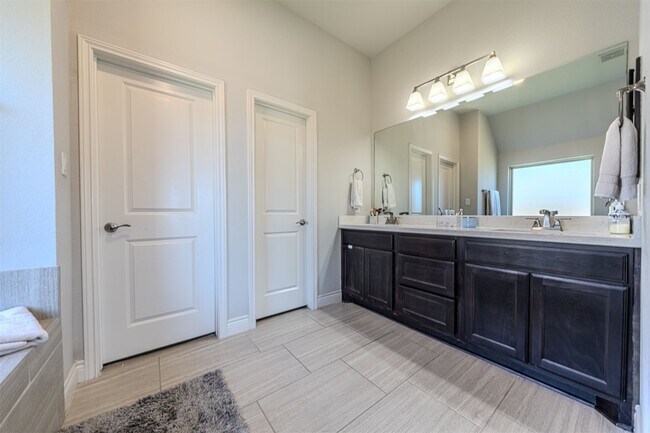 Building Photo - 3612 Spring Heights Ct