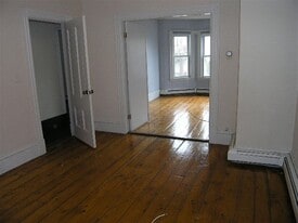 Building Photo - 68 Waterhouse St