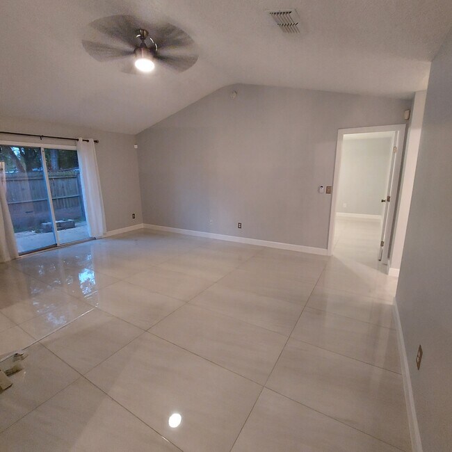 Building Photo - 4722 Fireside Dr