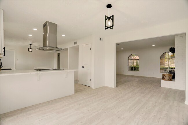 Building Photo - 7926 Windy Creek Dr