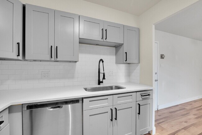 Building Photo - $1,950, 2-bed, 1-bath located in Denver wi...