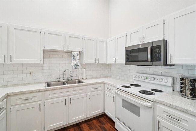 Building Photo - 3115 E 33rd Ave