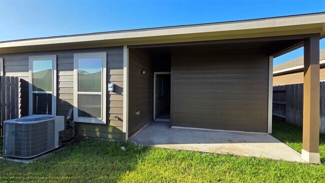 Building Photo - 9760 Grosbeak Ln
