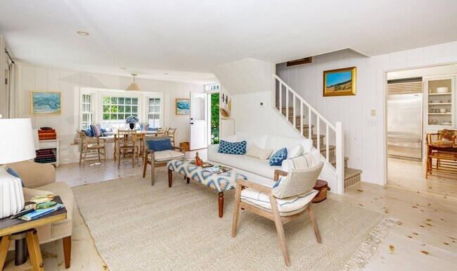 Building Photo - 156 Georgica Rd