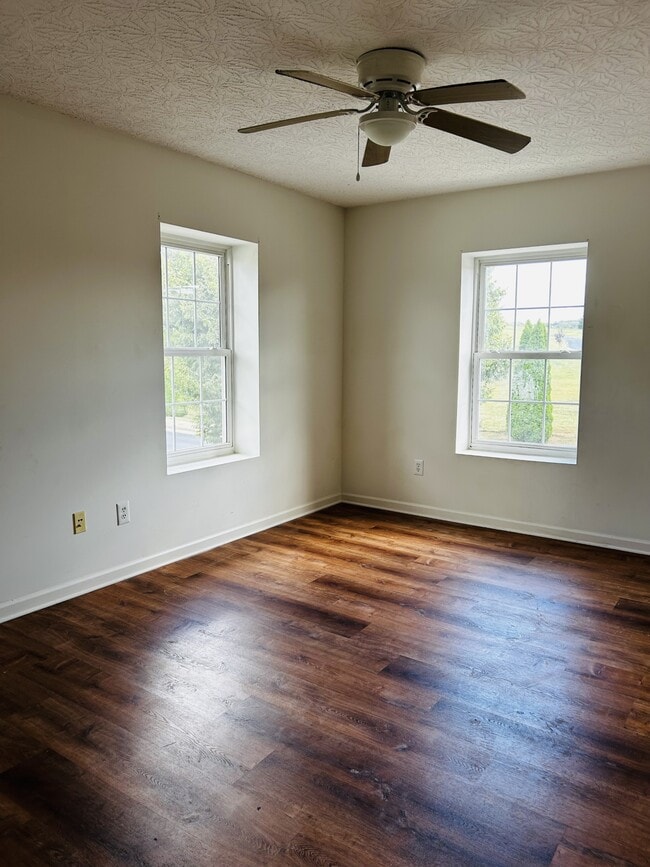 Building Photo - 24 Rosette Ln