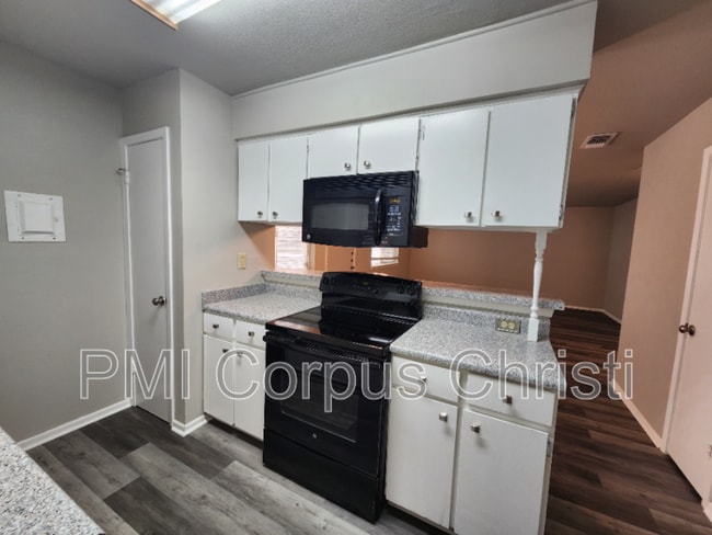 Building Photo - 6132 Hidden Cove