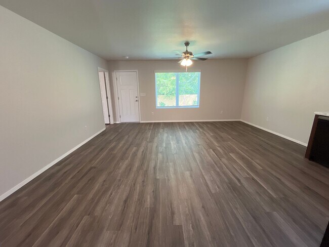Building Photo - Pre-Leasing Now | Newer 3-Bedroom, 2-Bath Home in Springdale