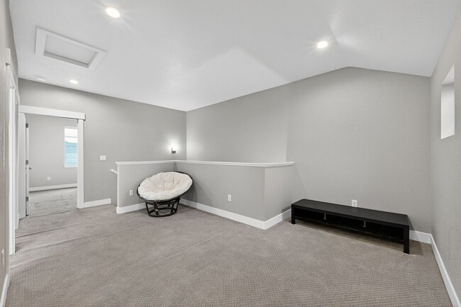 Building Photo - 8479 Cromwell Dr