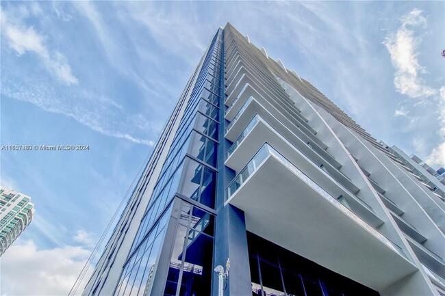 Building Photo - 1010 Brickell Ave