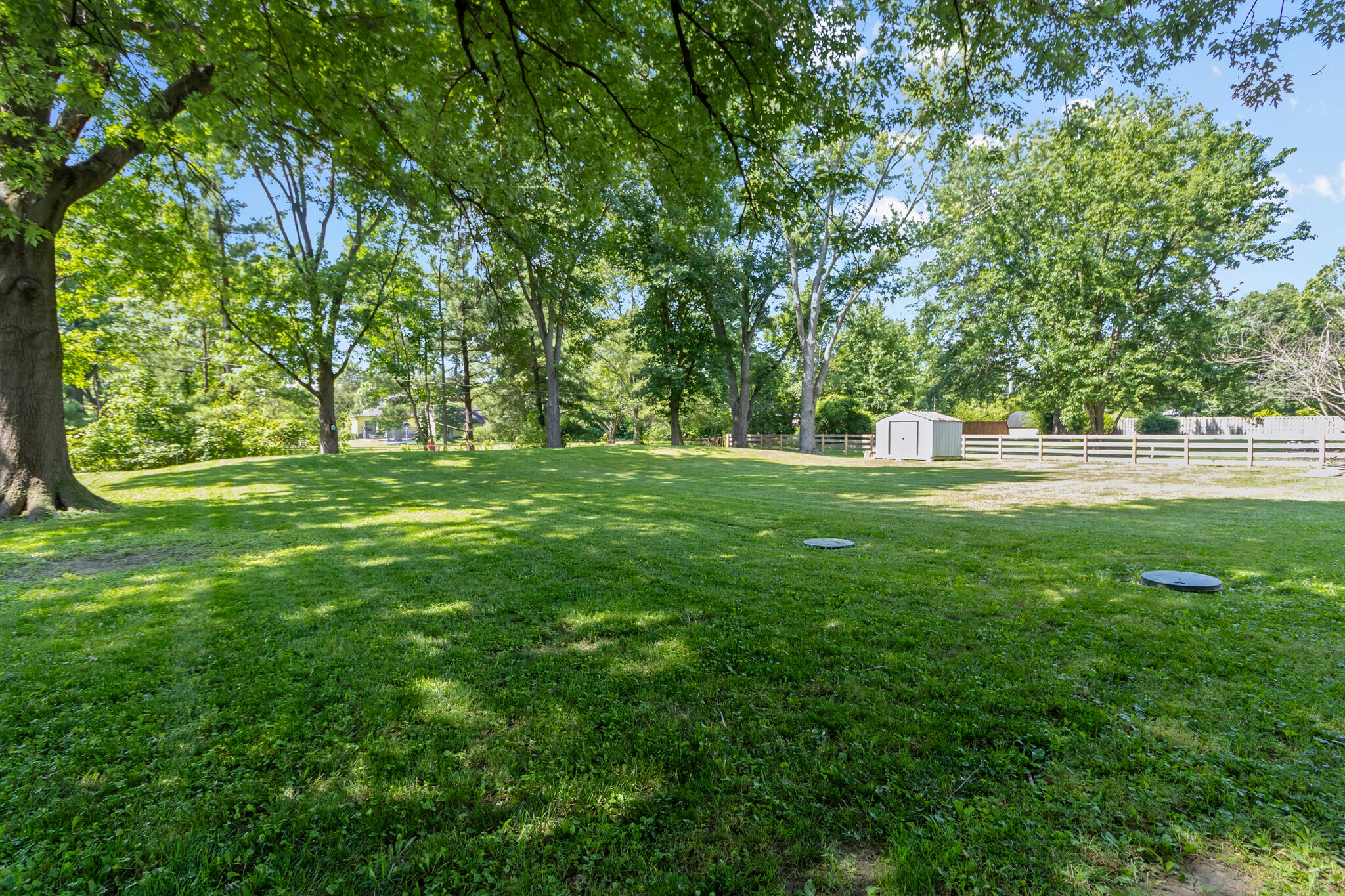 Building Photo - 820 Eaglewood Dr