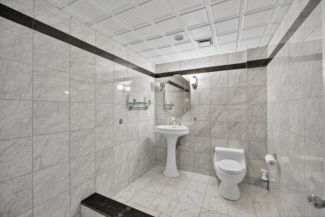 Building Photo - 11 Elizabeth Way