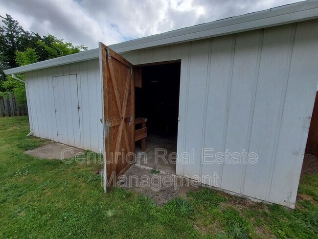 Building Photo - 1036 Queen City Blvd