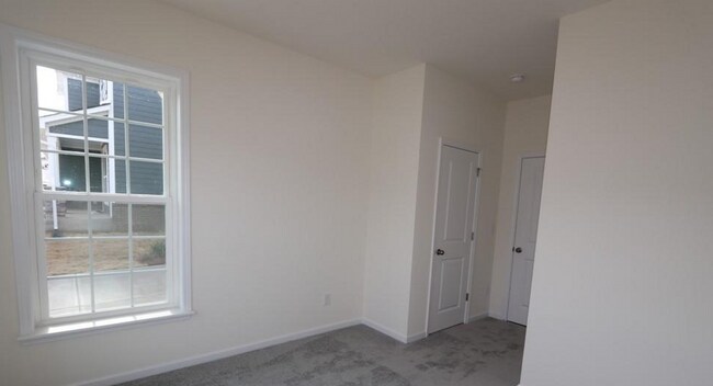 Building Photo - Huge 5-bedroom, 4-bathroom, in Poplin Grov...
