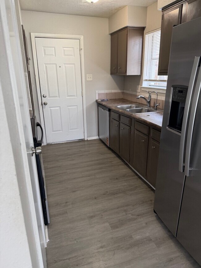 Building Photo - 23430 Cimber Ln