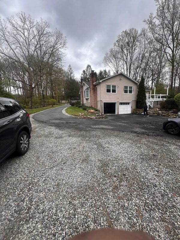 Building Photo - 645 Valley Rd