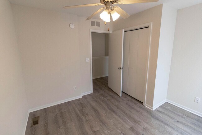 Building Photo - 5000 Derby Ridge Dr