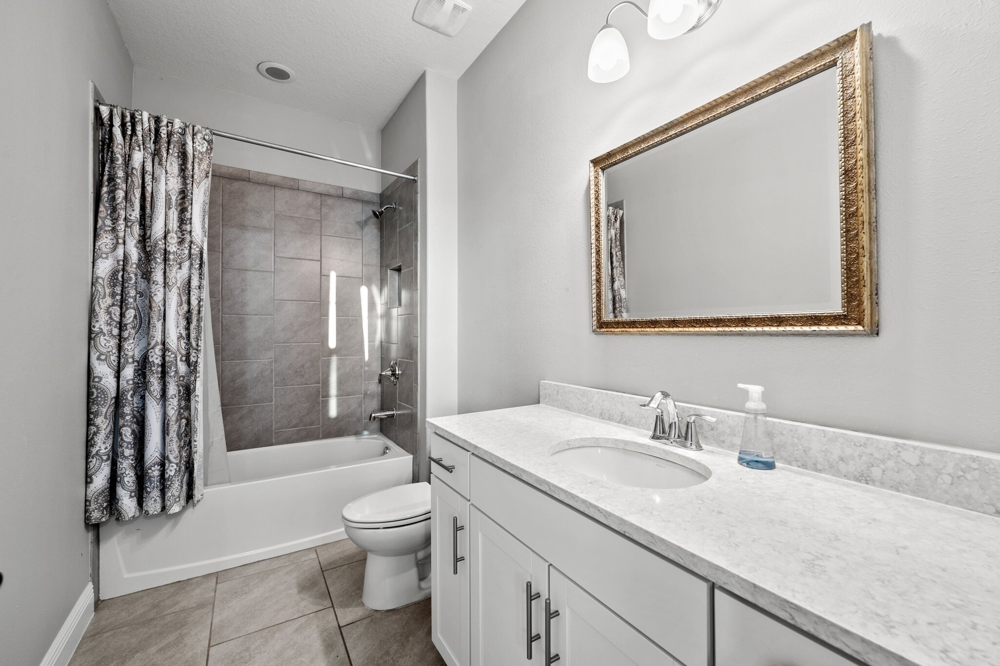 Building Photo - 7484 Ripetta St