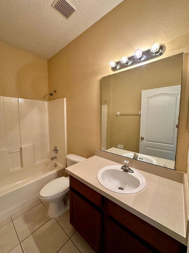 Building Photo - Beautiful 4-Bedroom Home near Lake Nona!