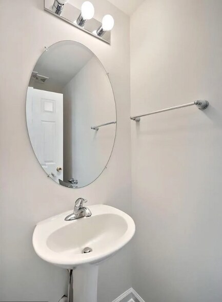 Building Photo - 2304 Sunny Hill Cir