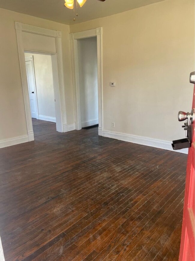 Building Photo - Main floor unit