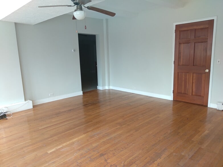 Building Photo - 11 Dyckman Dr