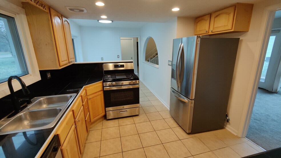 Building Photo - 2527 Richmond Rd