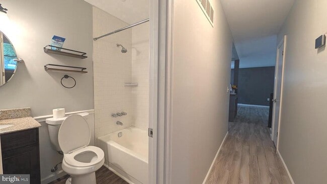 Building Photo - 922 Petinot Pl