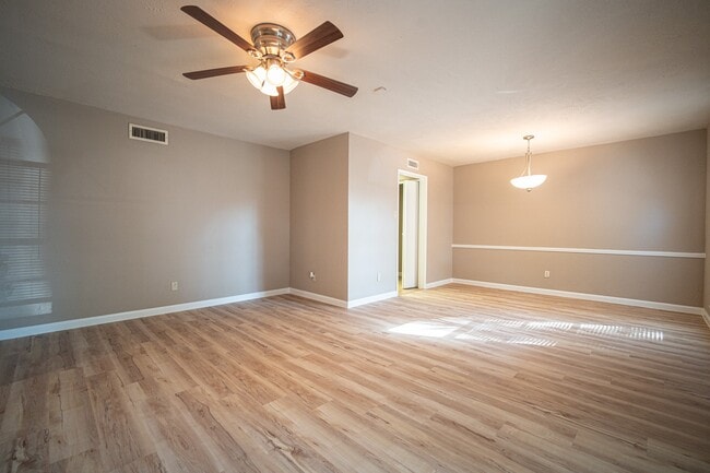 Building Photo - 2026 Quail Valley E Dr