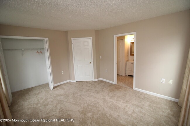 Building Photo - 145 Pine Oak Blvd