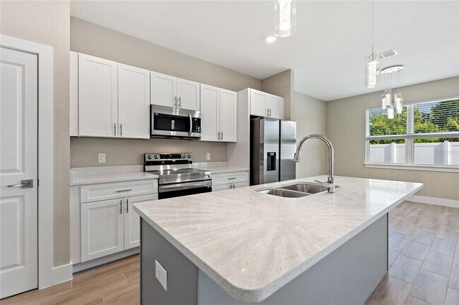 Building Photo - 326 Royal Palm Wy