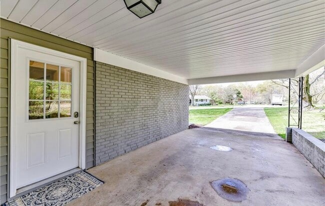 Building Photo - 4201 Seaforth Dr