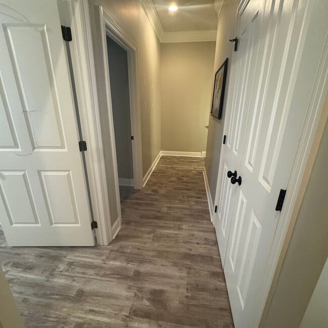 Building Photo - Must See this Beautiful  3/2 Townhome  Available NOW