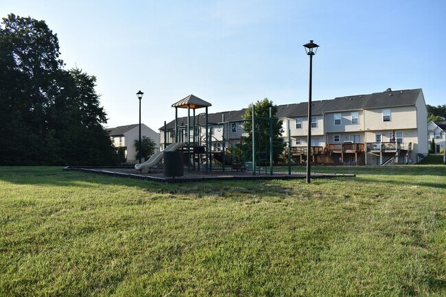 Building Photo - Coventry Creek Townhome