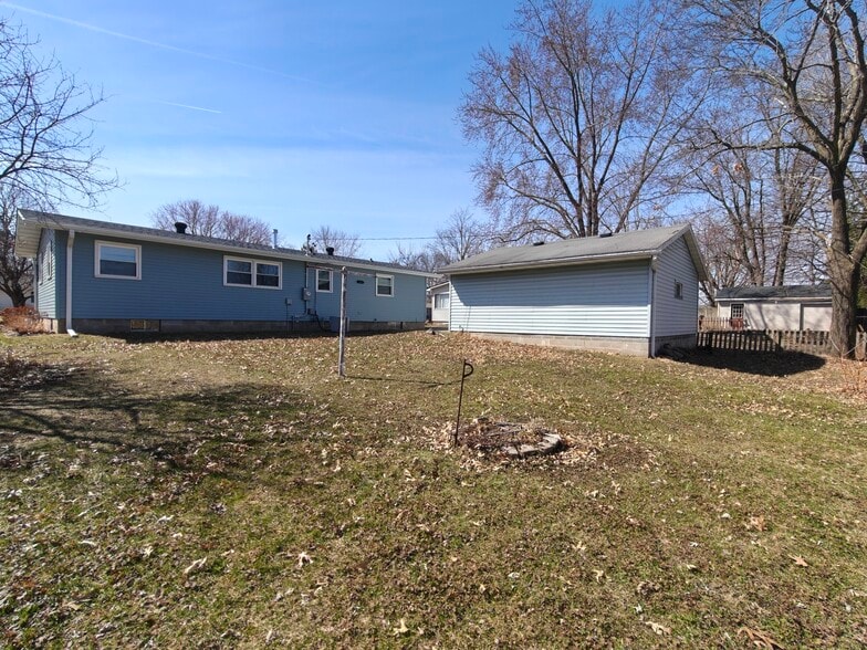 BACKYARD - 2212 Bartlett Ave