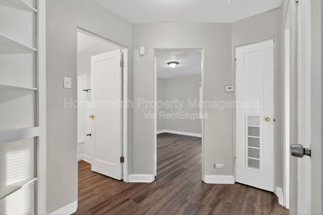 Building Photo - 9868 Lorna Ln