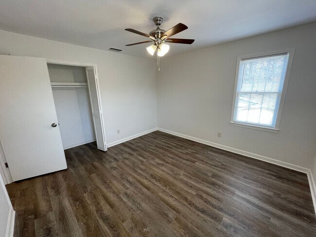 Building Photo - Renovated 3/2.5 House in Chieftain Hills- ...